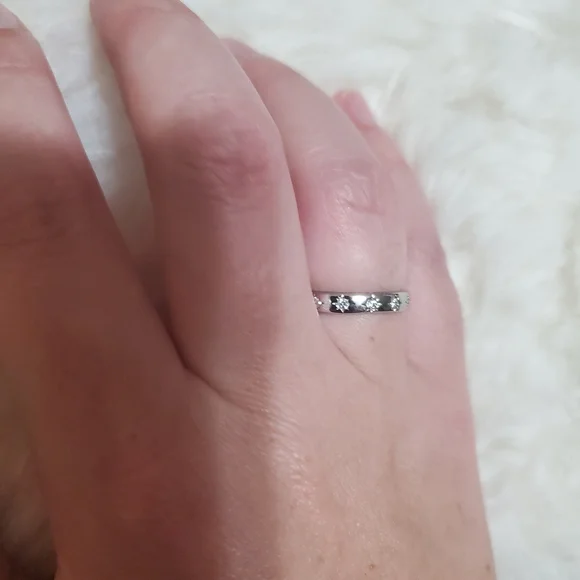 Ring - Picture 3 of 3